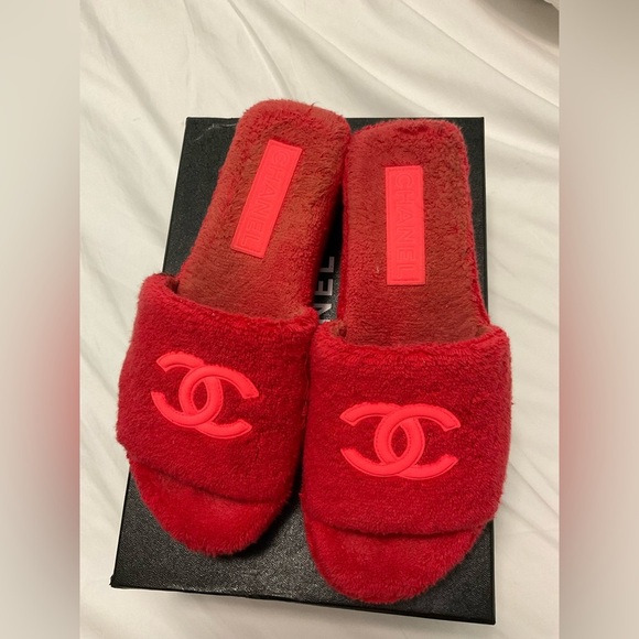 Chanel 2022 Interlocking CC Logo Slides red - Picture 8 of 15